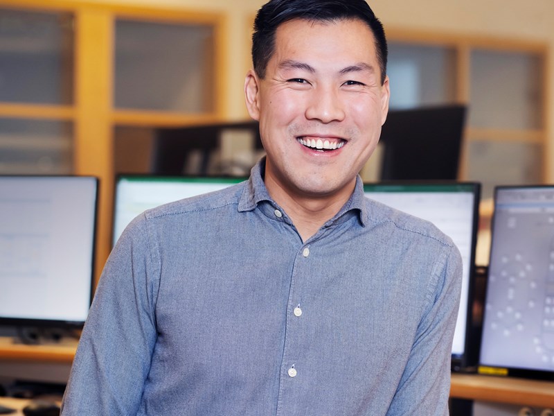 Porträtt Eddie Liu Hallerstig.