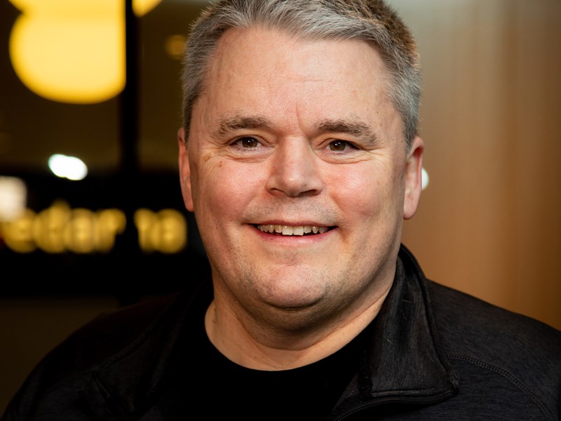 Porträtt Mikael Svälas.